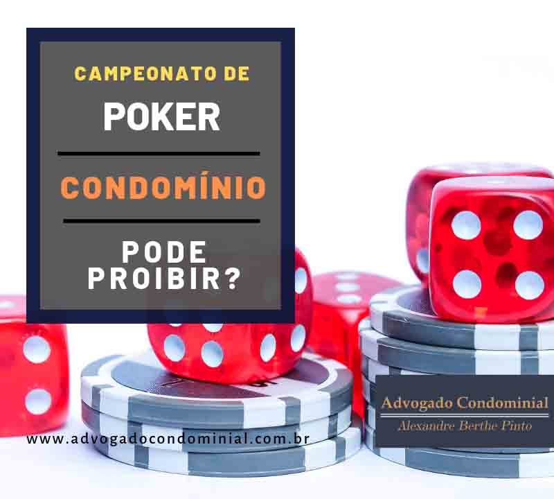 Um grupo de pessoas jogando roleta de poker em um cassino fotos